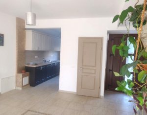 Casa de inchiriat, 6 camere, P+1E+M, zona -livada Polocsay