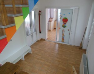 House 8 rooms for rent in Floresti