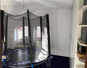 Maison 5 chambres à louer dans Cluj-napoca, zone Marasti