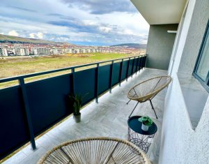 Prima inchiriere! Apartament cu trei camere, finisat modern, Sesul de sus