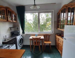Apartament cu doua camere decomandat, Piata Mihai Viteazu