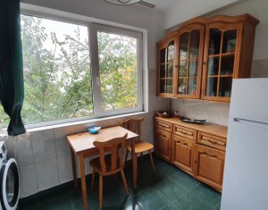 Apartament cu doua camere decomandat, Piata Mihai Viteazu