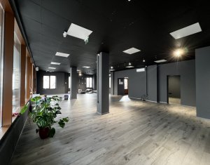 Spatiu comercial 223mp, 2 parcari, vitrina, Marasti zona Farmec