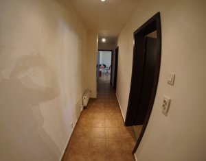 Inchiriere apartament 2 camere, decomandat, cu loc de parcare, central 