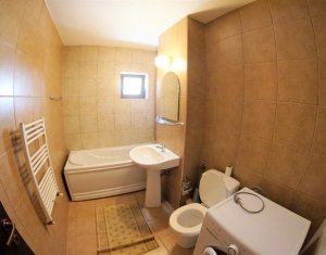 Inchiriere apartament 2 camere, decomandat, cu loc de parcare, central 