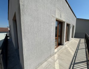 Apartament de 2 camere, modern, cu parcare zona centrala!