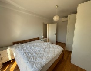 Apartament de 2 camere, modern, cu parcare zona centrala!