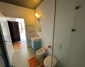 Apartament de 2 camere, modern, cu parcare zona centrala!