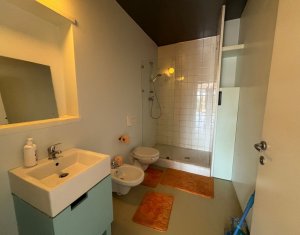 Apartament de 2 camere, modern, cu parcare zona centrala!