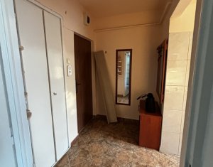 Apartament 2 camere, semidecomandat, zona Piata Abator