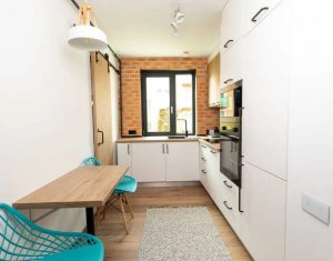 Apartament de 2 camere, decomandat, modern, zona Horea