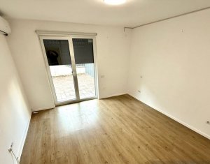 Apartament cu 2 camere de inchiriat, parcare, Centru
