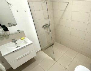 Apartament cu 2 camere de inchiriat, parcare, Centru
