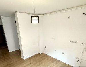 Apartament cu 2 camere de inchiriat, parcare, Centru