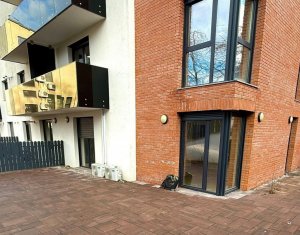 Apartament cu 2 camere de inchiriat, parcare, Centru