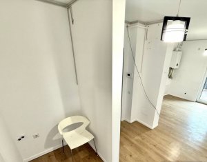 Apartament cu 2 camere de inchiriat, parcare, Centru