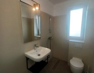 Apartament 3 camere, Zona Europa, Parcare, Garaj subteran, Balcon, Curte comuna