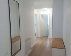 Apartament 3 camere, Zona Europa, Parcare, Garaj subteran, Balcon, Curte comuna