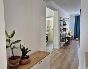 Apartament 3 camere, Zona Europa, Parcare, Garaj subteran, Balcon, Curte comuna