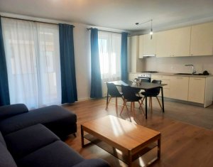 Apartament 3 camere, Zona Europa, Parcare, Garaj subteran, Balcon, Curte comuna