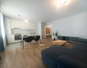 Apartament 3 camere, Zona Europa, Parcare, Garaj subteran, Balcon, Curte comuna