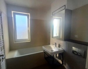 Apartament 3 camere, Zona Europa, Parcare, Garaj subteran, Balcon, Curte comuna