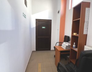 Spatiu la etaj 50mp, pivnita 35mp, 1 loc parcare, centru blvd Eroilor