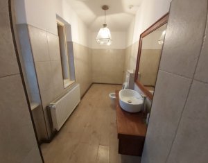 Casa de inchiriat, 450 mp, teren 1250 mp