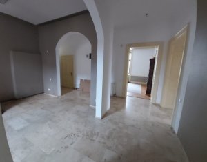 Casa de inchiriat, 450 mp, teren 1250 mp