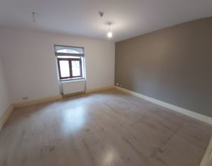 Casa de inchiriat, 450 mp, teren 1250 mp