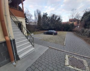 Casa de inchiriat, 450 mp, teren 1250 mp