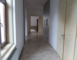 Casa de inchiriat, 450 mp, teren 1250 mp