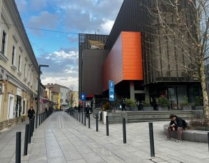 Spatiu comercial 95mp, 3 incaperi, zona magazin Central 