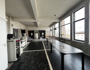 Spatiu mixt 427mp showroom si birouri, str Campina zona Hornbach
