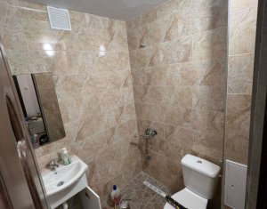 Apartament spatios de inchiriat, 3 camere, 2 bai, decomandat, Zorilor