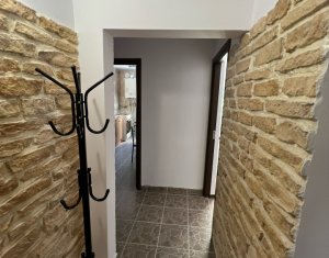 Apartament spatios de inchiriat, 3 camere, 2 bai, decomandat, Zorilor
