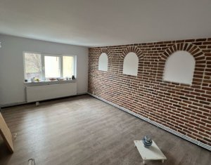 Apartament spatios de inchiriat, 3 camere, 2 bai, decomandat, Zorilor