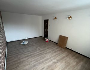 Apartament spatios de inchiriat, 3 camere, 2 bai, decomandat, Zorilor