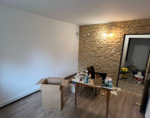 Apartament spatios de inchiriat, 3 camere, 2 bai, decomandat, Zorilor