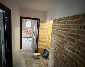 Apartament spatios de inchiriat, 3 camere, 2 bai, decomandat, Zorilor