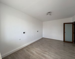 Apartament luminos, 4 camere, zona strazii Eremia Grigorescu