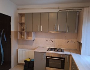 Apartament de inchiriat, 3 camere, parcare inclusa, Zona Sub Cetate