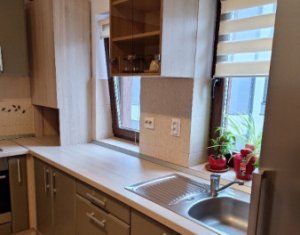 Apartament de inchiriat, 3 camere, parcare inclusa, Zona Sub Cetate