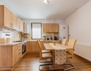 Apartament de inchiriat, 3 camere, Zona Vivo/Metro