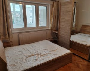 Apartament 3 camere, decomandat, 2 bai, balcon,cartier Andrei Muresanu
