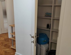 Apartament 3 camere, decomandat, 2 bai, balcon,cartier Andrei Muresanu