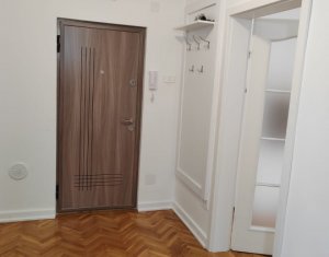 Apartament 3 camere, decomandat, 2 bai, balcon,cartier Andrei Muresanu