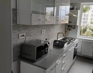 Apartament 3 camere, decomandat, 2 bai, balcon,cartier Andrei Muresanu