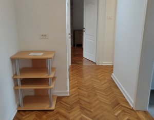 Apartament 3 camere, decomandat, 2 bai, balcon,cartier Andrei Muresanu