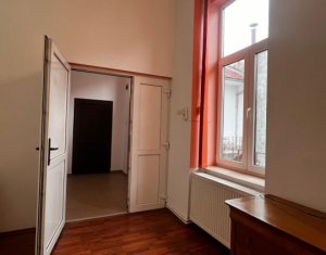 Spatiu 50mp, pivnita 35mp, 1 parcare, Ultracentral - bd. Eroilor
